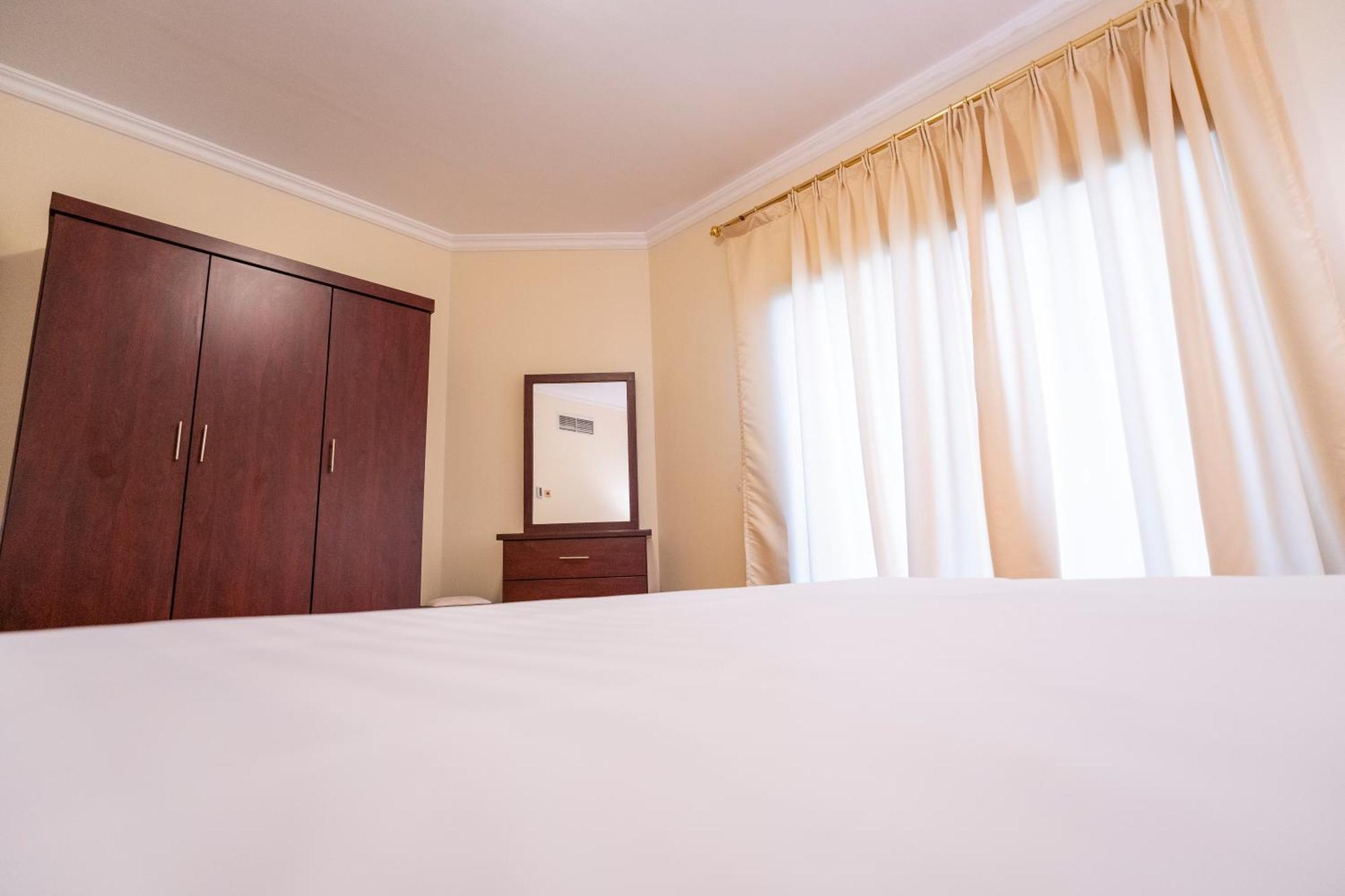 Majestic Hotel Manama Exterior foto